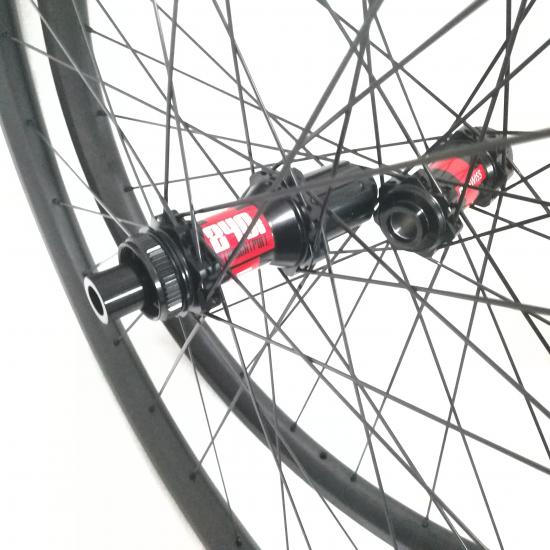 tubeless carbon wheels clincher